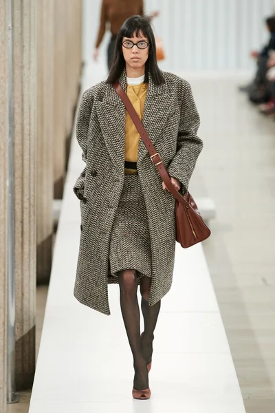 Look 49